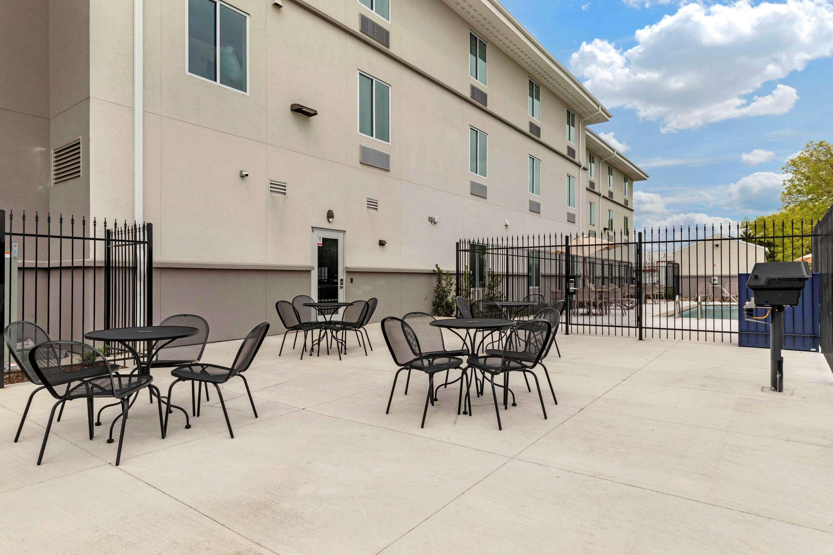 Mainstay Suites Lancaster Dallas South Екстериор снимка